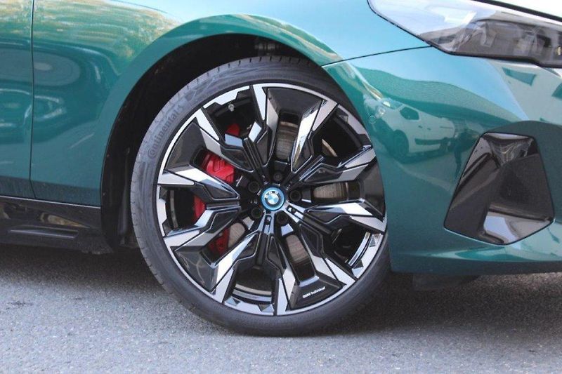 BMW i5 xDrive40 Sedan - fotka 6 z 27