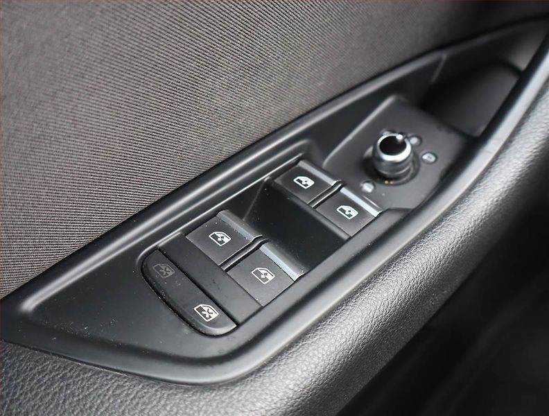 Audi A4 (2020) 30 TDI, Automat, Navi - fotka 16 z 19
