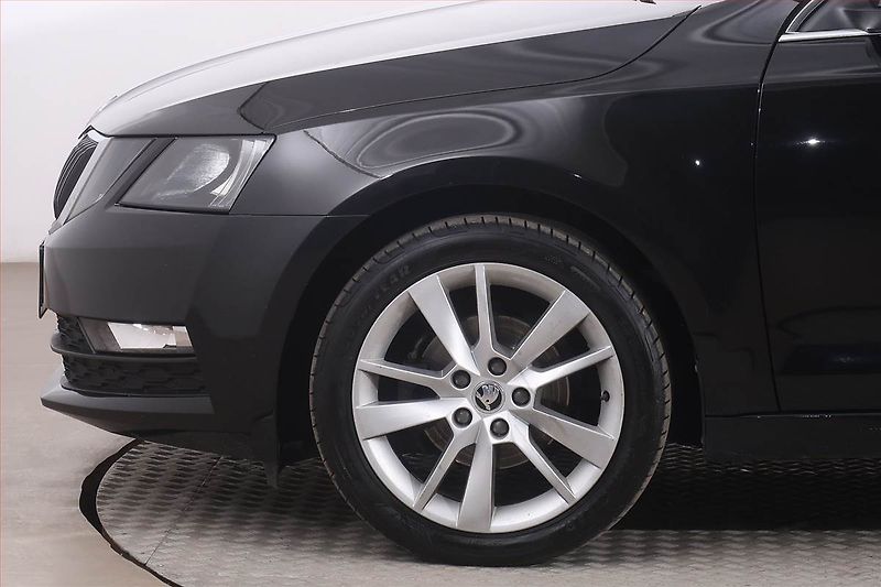 Škoda Octavia (2018) 1.6 TDI, Automat, Navi - fotka 15 z 24