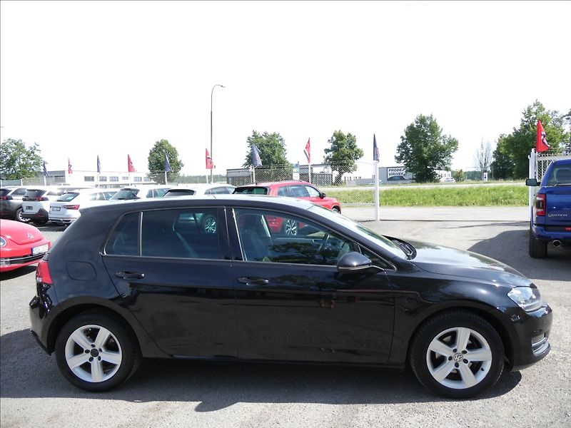 Volkswagen Golf 1,6 TDi 77kW serviska, xenony - fotka 12 z 50