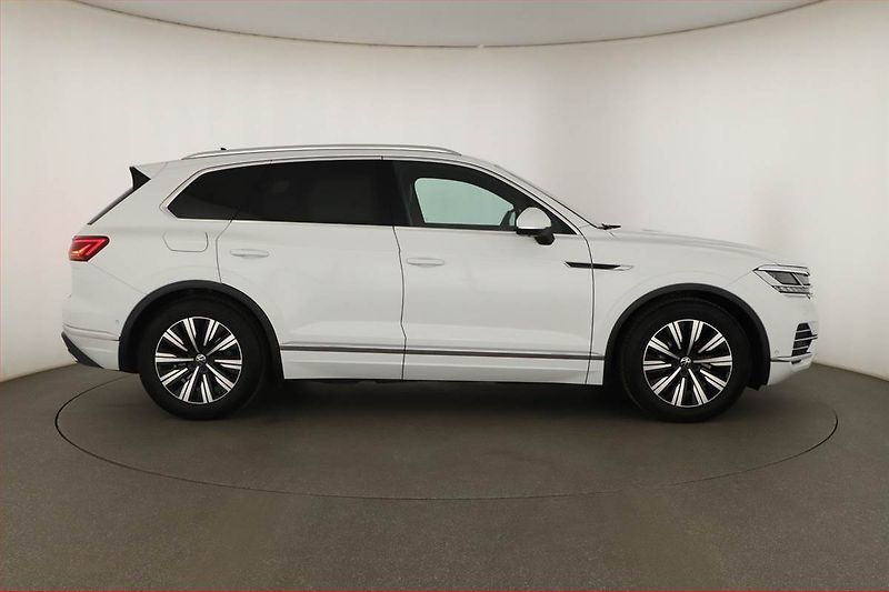 Volkswagen Touareg (2023) 3.0 TDI - fotka 6 z 22