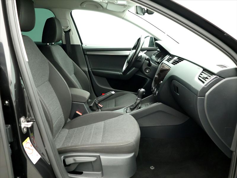 Škoda Octavia 2,0 TDI DSG Soleil - fotka 11 z 30