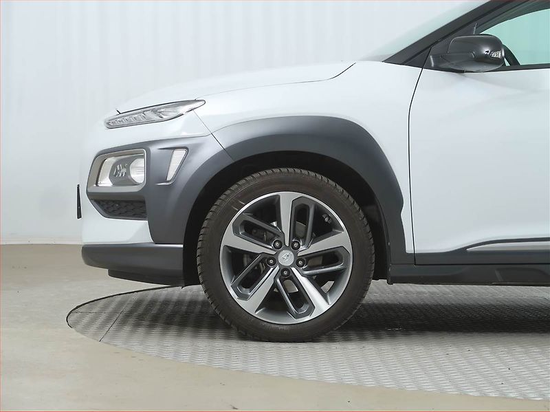 Hyundai Kona (2019) 1.0 T-GDI, Kůže, Navi - fotka 14 z 16