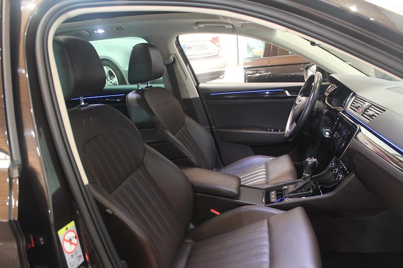 Škoda Superb (2017) 2.0TDI DSG 4x4 L&K  - fotka 23 z 41
