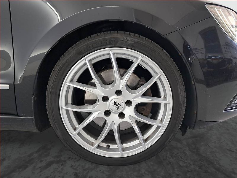 Škoda Superb (2013) Elegance 2.0 TDI, 4X4, Navi - fotka 15 z 17