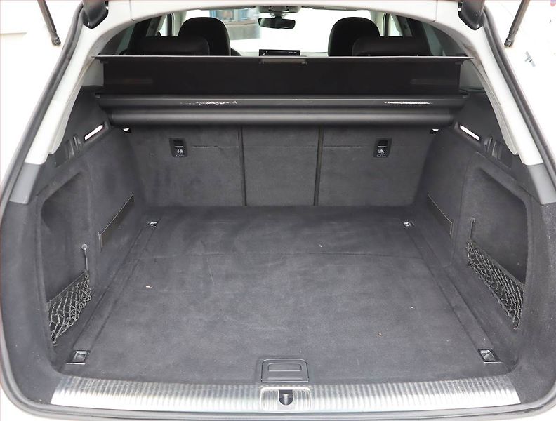 Audi A4 (2020) 30 TDI, Automat, Navi - fotka 14 z 19