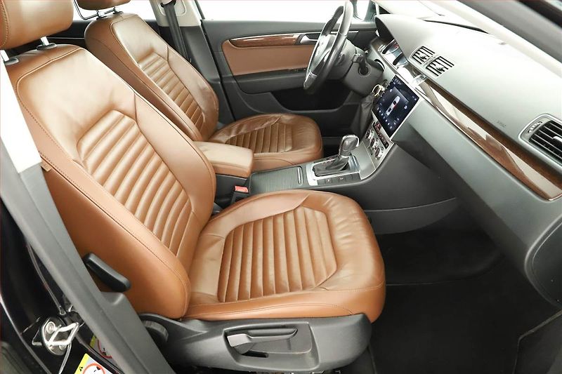 Volkswagen Passat (2012) 2.0 TDI, Automat, Xenony - fotka 14 z 15