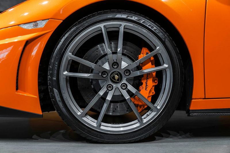 Lamborghini Gallardo Performante - fotka 3 z 36