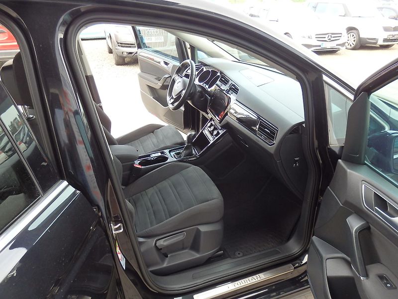 Volkswagen Touran 2,0 TDI 140kW HIGHLINE,DSG LED - fotka 11 z 27