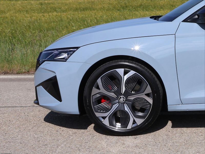 Škoda Octavia 2,0 TSI 195kW DSG RS DPH 1.Maj - fotka 27 z 34