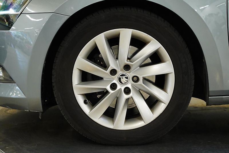 Škoda Superb - fotka 10 z 30