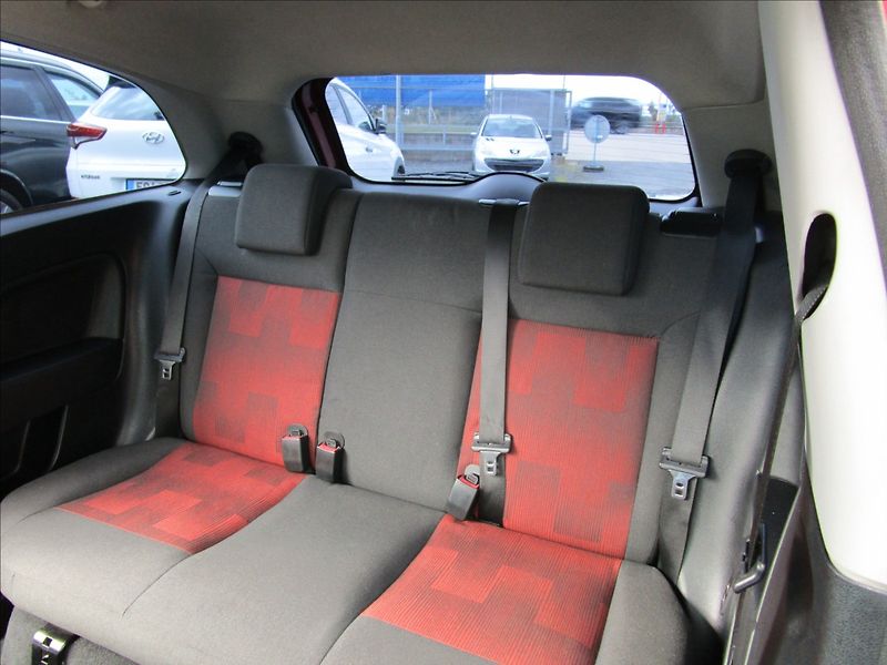Ford Fiesta 1.4i 16V, Klima - fotka 28 z 41