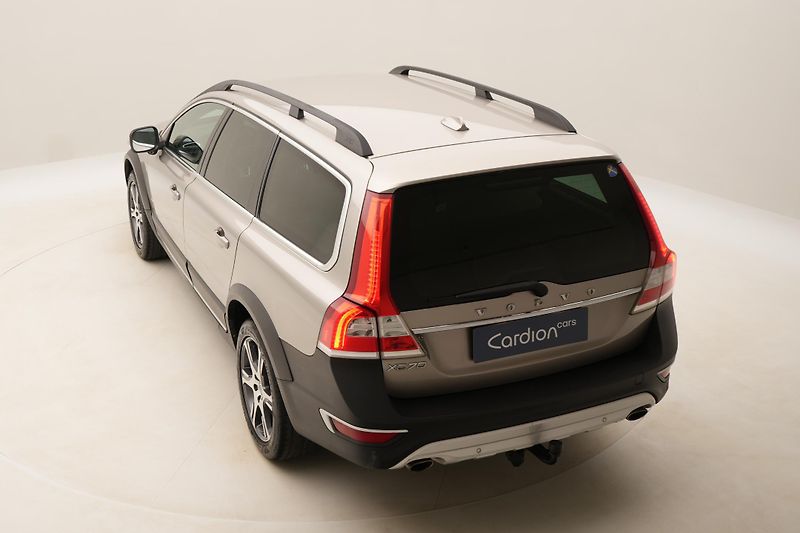 Volvo XC70 D3 AWD SUMMUM AUT - fotka 17 z 45