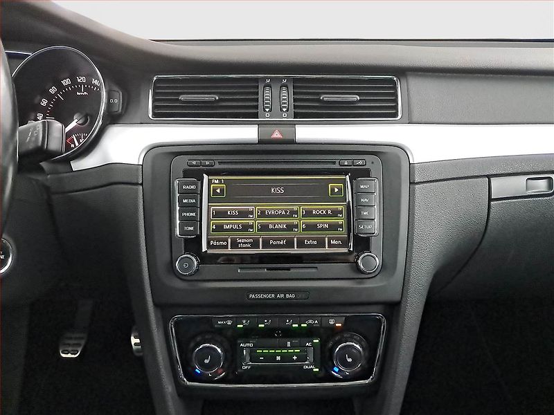 Škoda Superb (2012) 2.0 TDI, 4X4, Navi, Xenony - fotka 12 z 22