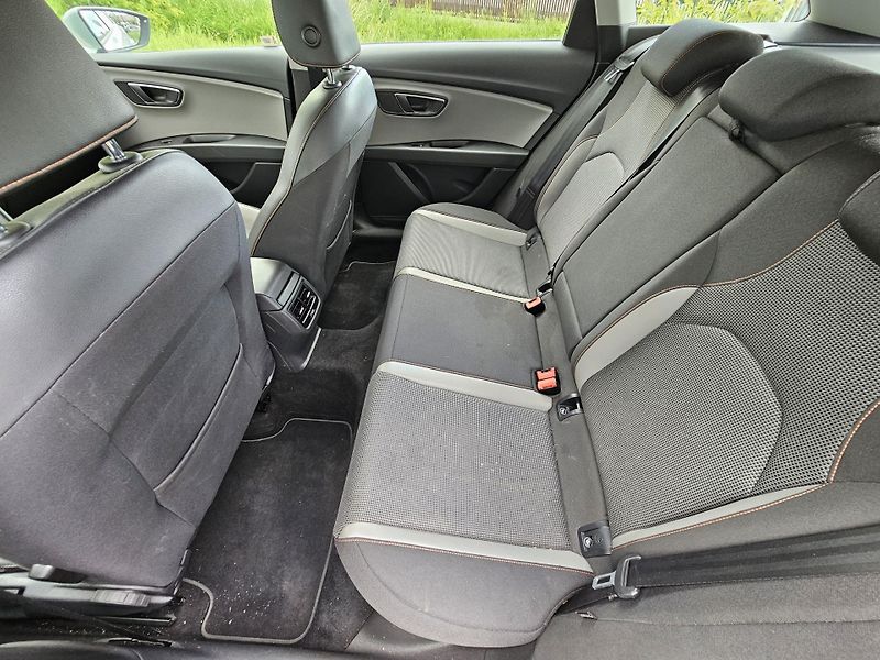 Seat Leon (2015) 1.6TDI 4X4 TAŽNÉ  - fotka 14 z 17