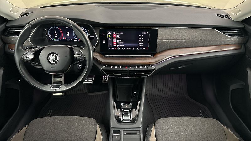 Škoda Octavia 2.0 TDI DSG 4x4 Scout Combi - fotka 8 z 28
