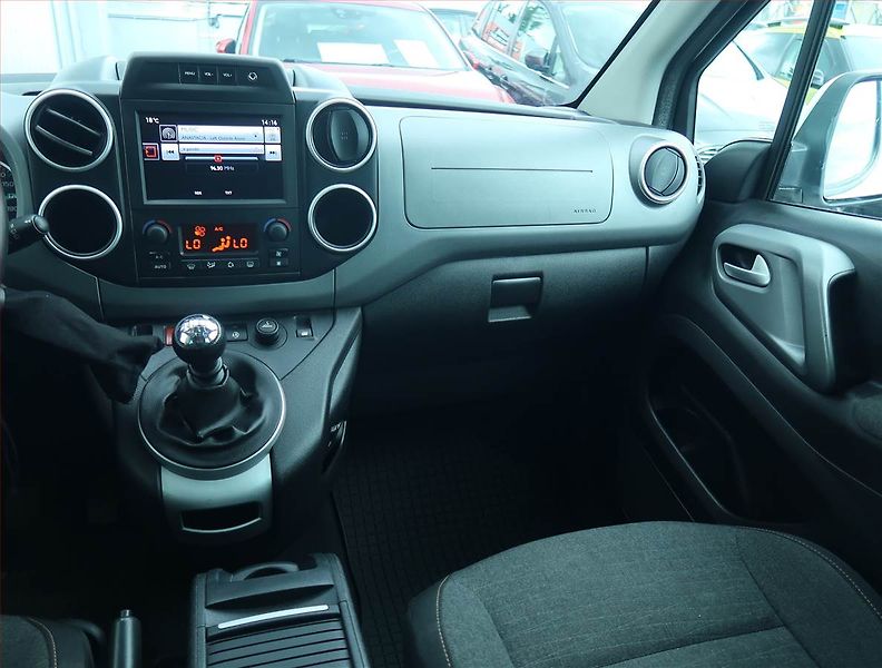 Citroën Berlingo (2016) Shine 1.6 BlueHDi, 5Míst, ČR - fotka 8 z 17