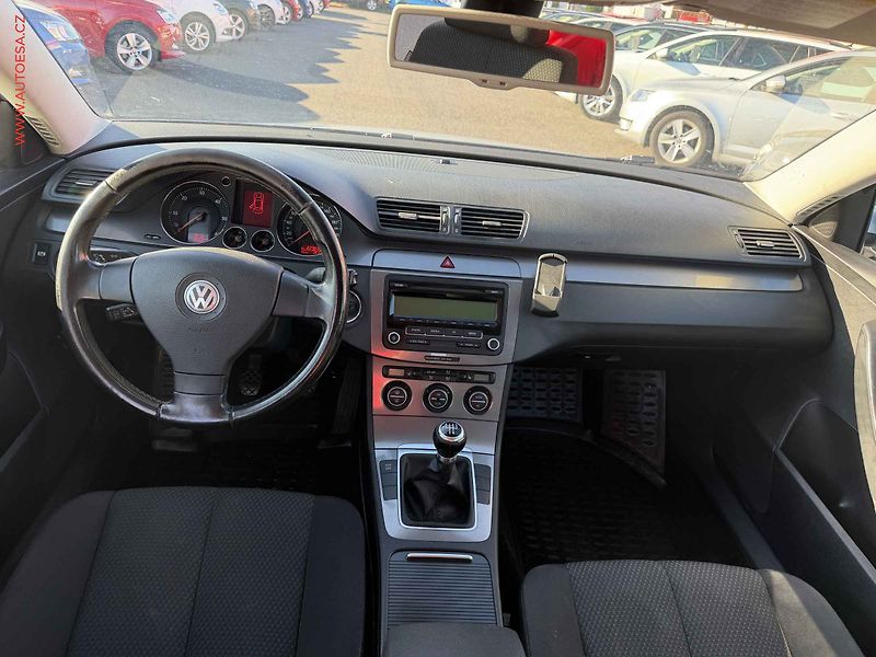 Volkswagen Passat (2008) 1.9TDi, AC, výhřev sed - fotka 8 z 16