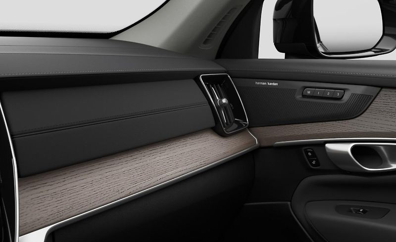 Volvo XC90 (2026) B5 AWD PLUS DARK - fotka 13 z 17