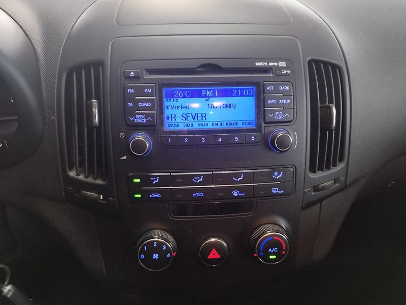 Hyundai i30 (2011) 1,6I,93KW,AUTOMAT,ALU,naj.63t - fotka 24 z 27