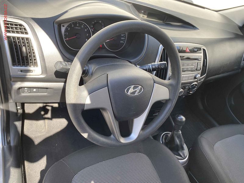 Hyundai i20 (2013) 1.2i, 1.maj,ČR, AC, 1 - fotka 12 z 16