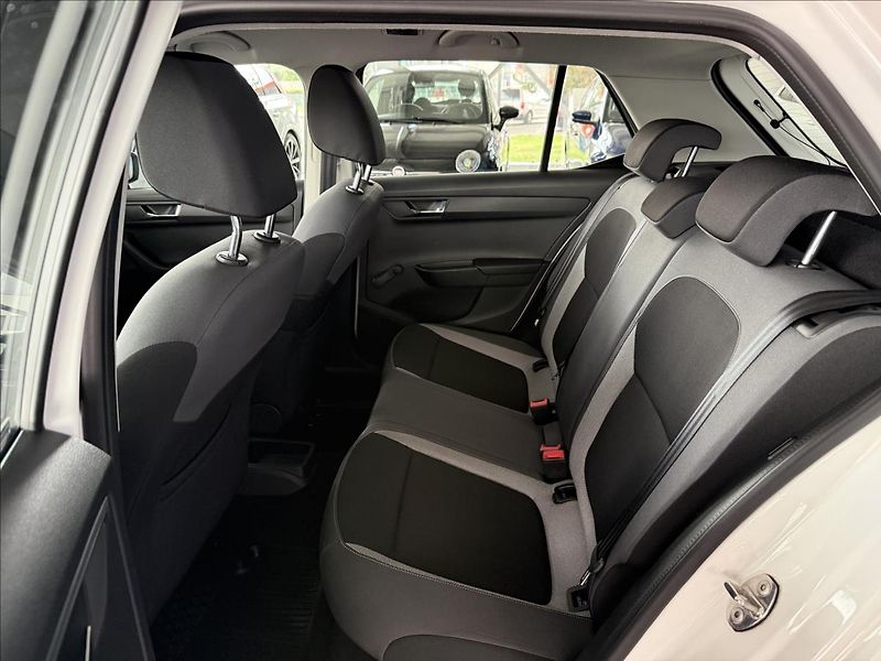 Škoda Fabia 1,2   TSI 66kW,SERVISKA,2. MAJ - fotka 19 z 21