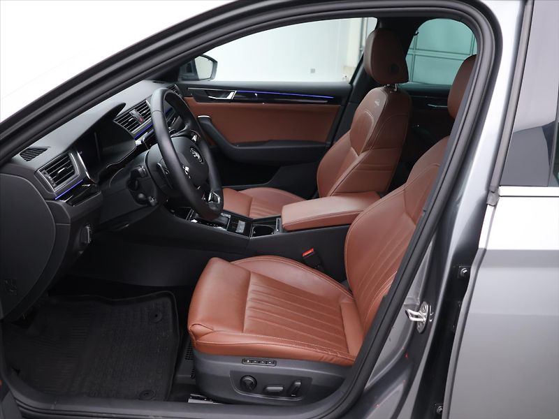 Škoda Superb 2,0 TDI 110kW DSG L&K DPH CZ - fotka 12 z 33