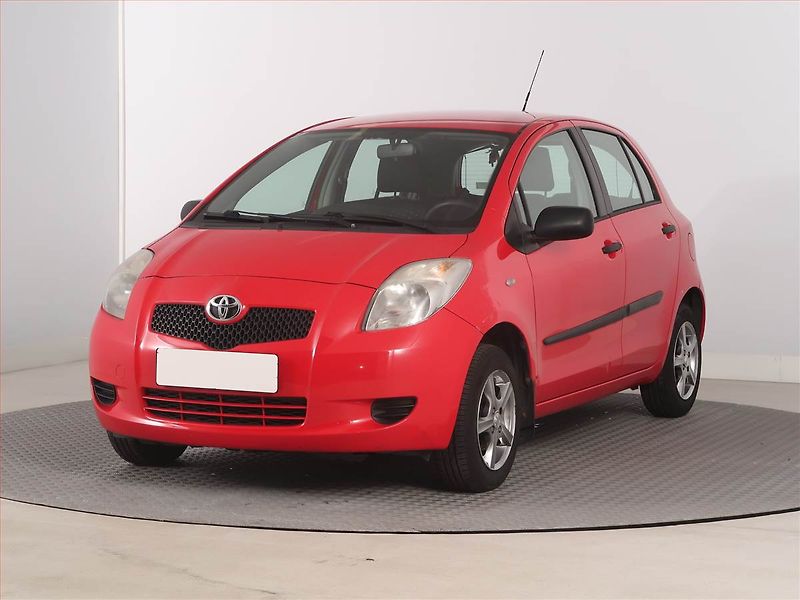 Toyota Yaris (2007) 1.0 VVT-i, po STK, Tažné - fotka 2 z 13