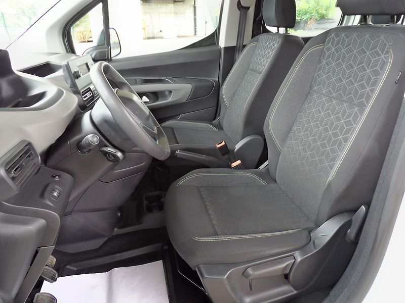 Peugeot Rifter 1.5 BlueHDI Active ČR 5míst - fotka 17 z 29