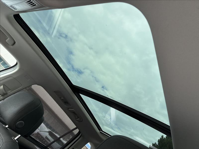 Volkswagen Tiguan Allspace 2,0 TDI PANO TAŽNÉ KAMERA 360 - fotka 13 z 34