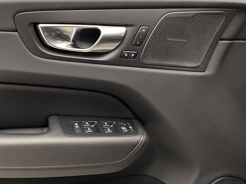 Volvo XC60 B5 AWD CORE AUT REZERVACE - fotka 29 z 52