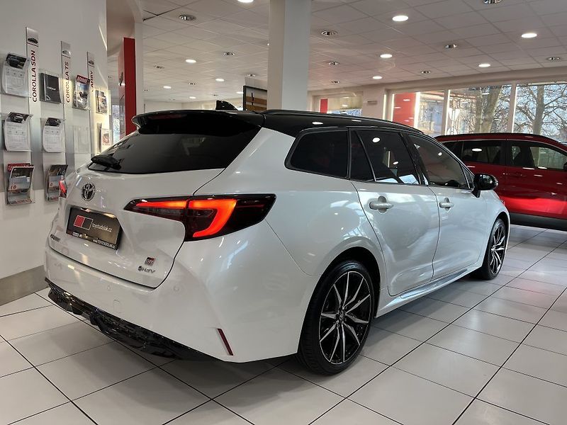Toyota Corolla TS 2.0 Hybrid GR SPORT - fotka 5 z 28