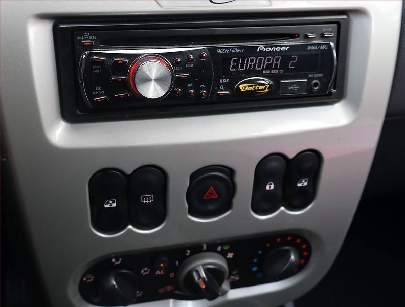 Dacia Sandero (2011) 1.6 MPI - fotka 12 z 14