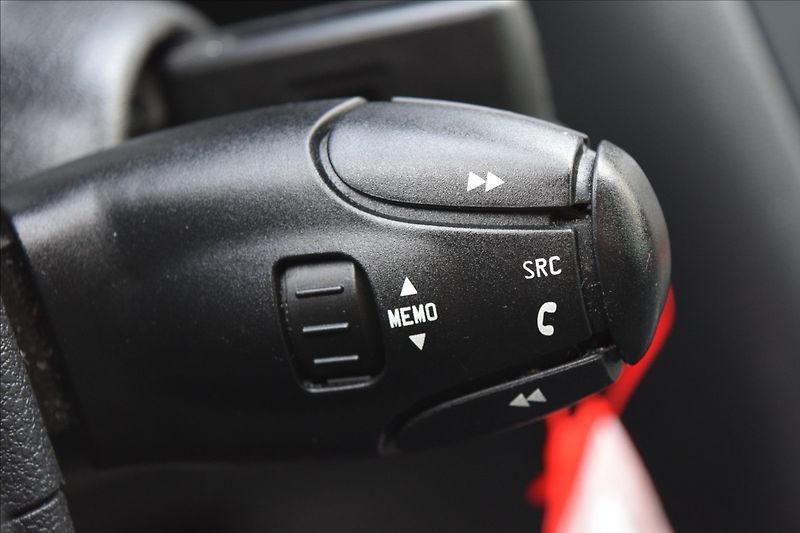 Peugeot 3008 1,6 i 88KW ALU NAVI PANORAMA - fotka 32 z 50