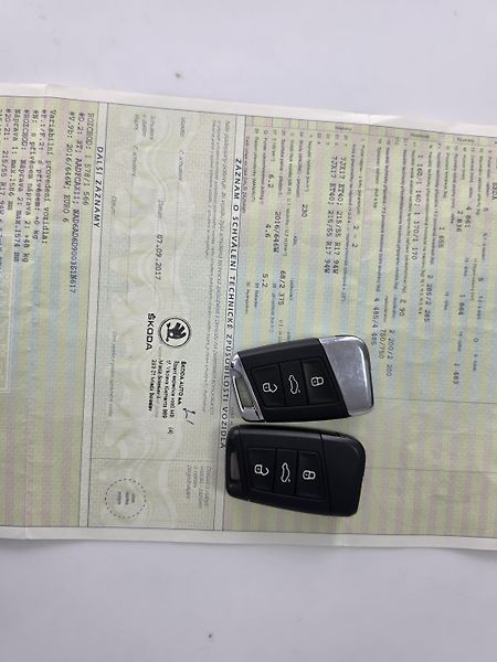 Škoda Superb 2.0 TDI Led DSG 4x4 Canton  - fotka 21 z 21