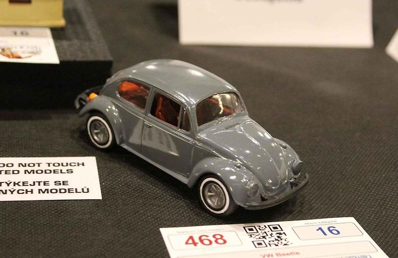 Přes šest stovek modelů bylo k vidění při 22. ročníku soutěžní výstavy Kladenská Wejhybka. Na snímku je malá dioráma s motocyklem Wanderer 4HP z roku 1916.
