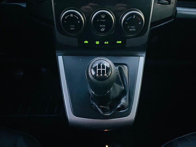 Mazda 5 1.8i 85KW BENZIN MANUÁL VÝHŘEV - fotka 31 z 38