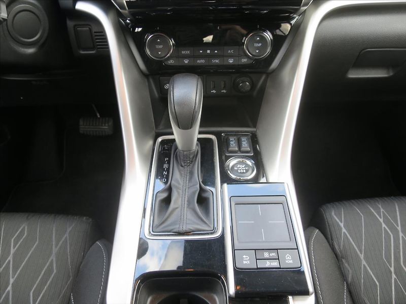 Mitsubishi Eclipse Cross 2,2  DI-D Activa+ 4x4 - fotka 11 z 27