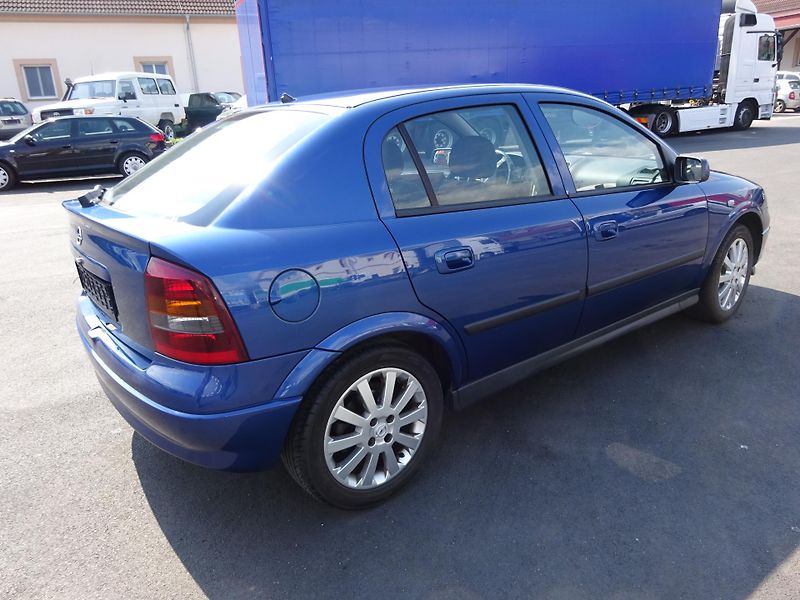 Opel Astra (2002) 1,6 62 kw - fotka 4 z 14