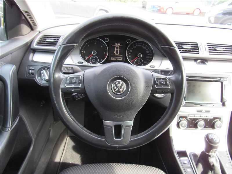 Volkswagen Passat 1,6 TDi 77kW Variant - fotka 12 z 30