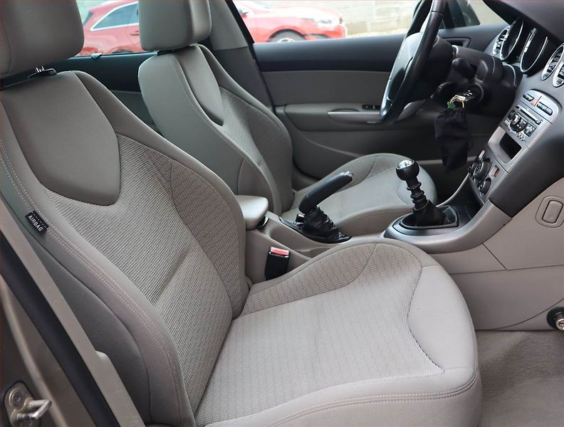 Peugeot 308 (2011) 1.6 HDi, 7 míst, Eko.zaplacen - fotka 9 z 25