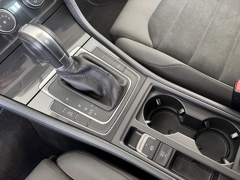 Volkswagen Golf 1,0TSI DSG*81kW*LED*Masáž - fotka 22 z 32