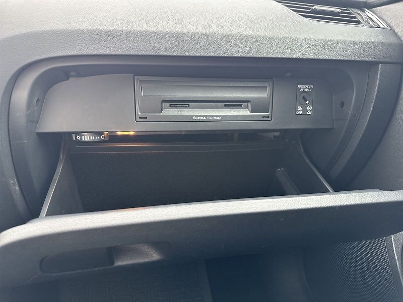 Škoda Octavia (2019) Combi 1.5 TSI G-TEC DSG Style - fotka 26 z 32