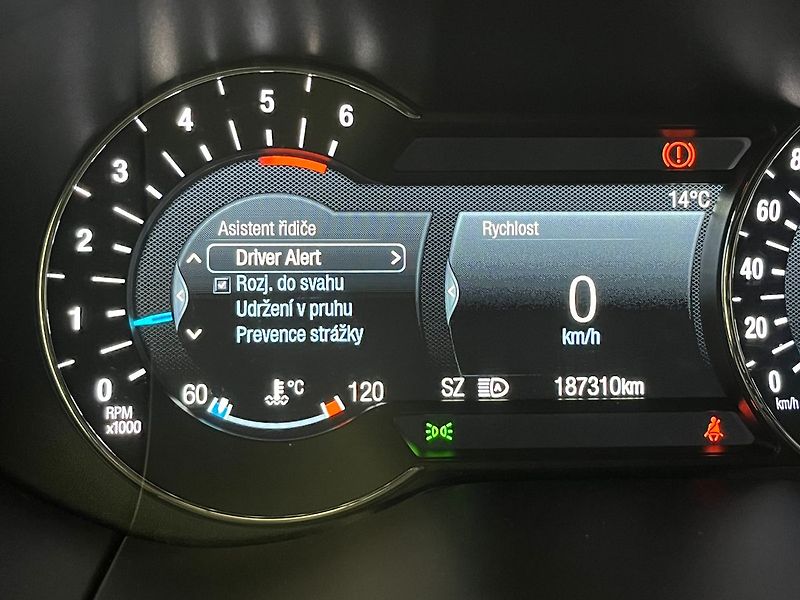 Ford S-MAX 2.0 EB Titanium manuál 7 míst - fotka 52 z 63