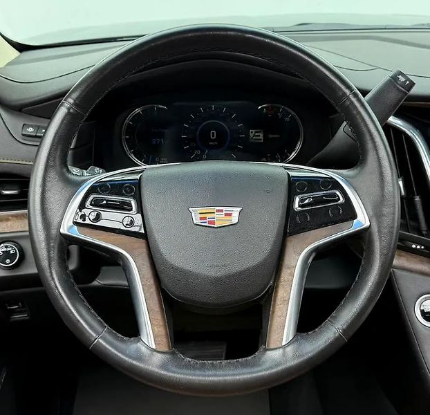 Cadillac Escalade (2016) TOP SUV - fotka 18 z 19