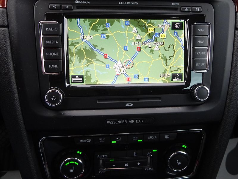 Škoda Superb 3.6FSI V6 191kW DSG 4x4  - fotka 15 z 29