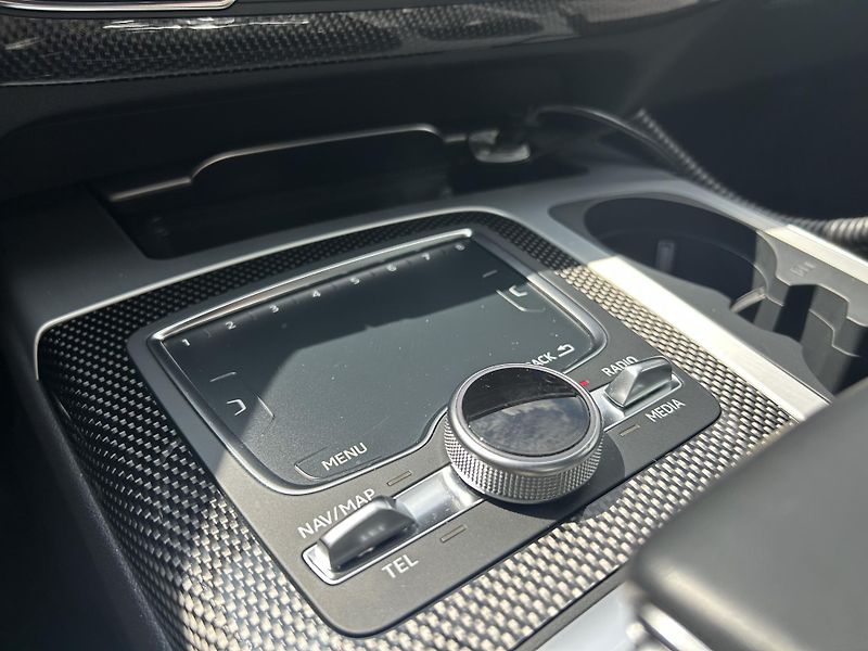Audi SQ7 (2018) 4.0 biTDI V8 320 kW tiptronic - fotka 34 z 62