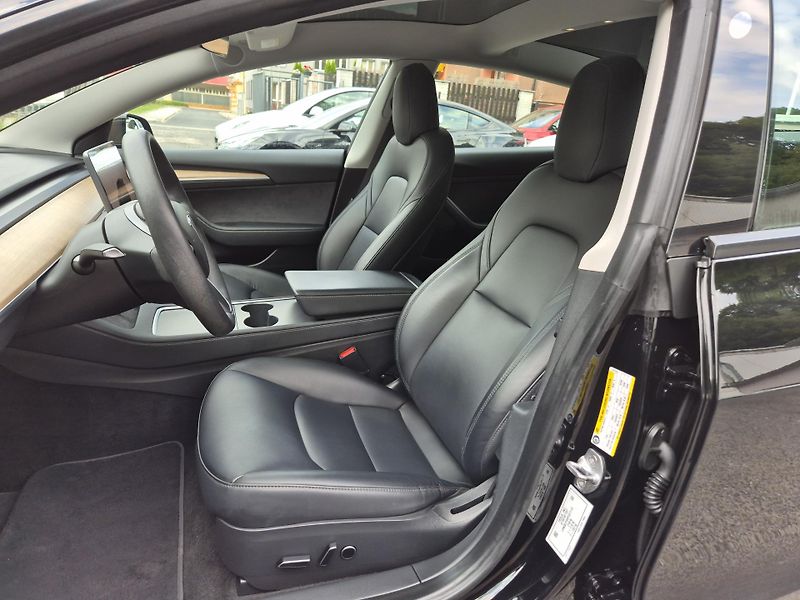 Tesla Model 3 STANDART RANGE 208kw SOH 94% - fotka 42 z 49