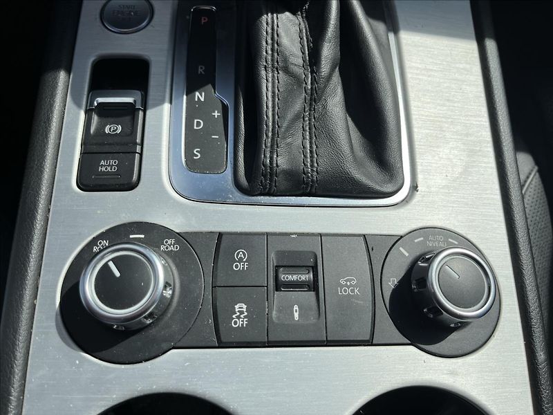 Volkswagen Touareg 3,0 TDi V6 180KW 4x4 TAŽNÉ - fotka 25 z 50