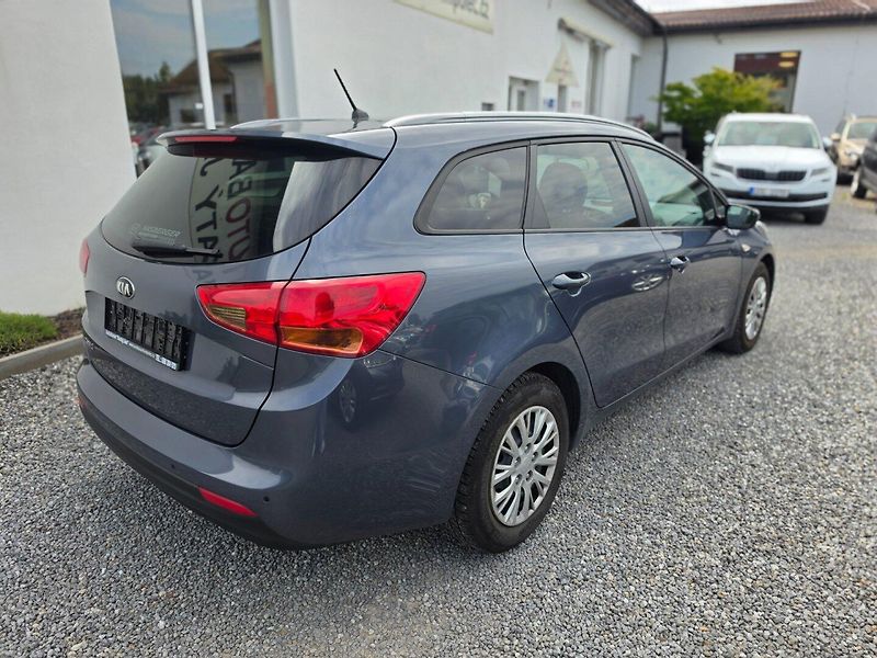 Kia Ceed (2015) 1.4 i TOP STAV - fotka 3 z 23
